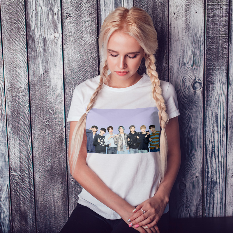 Девушка в футболке группы bts купить майку
